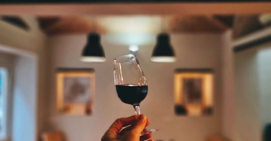 Discovering Piedmontese wines in the heart of Turin. - Finding the tasting room near Porta Nuova (and why it matters)
